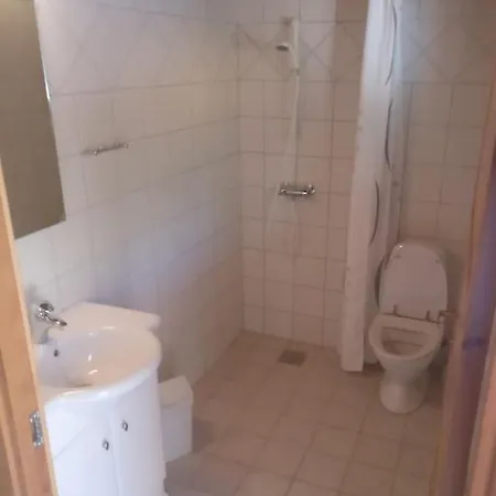 Appartement Dobbelt Vaerelse Med Egen Indgang Og Bad